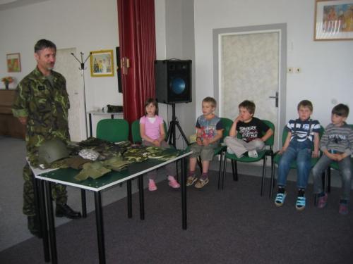 Pozorně posloucháme úvodní povídání.