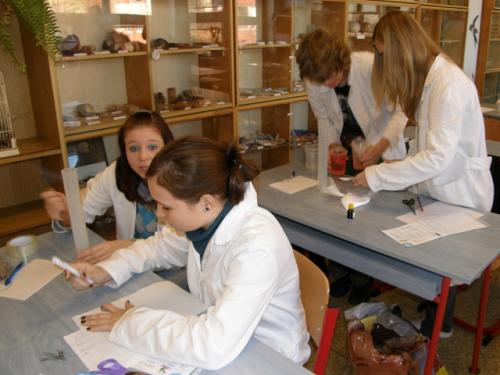 Laboratoř plná vody