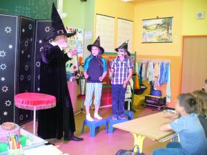 Je potřeba znát zaříkavací formuli.