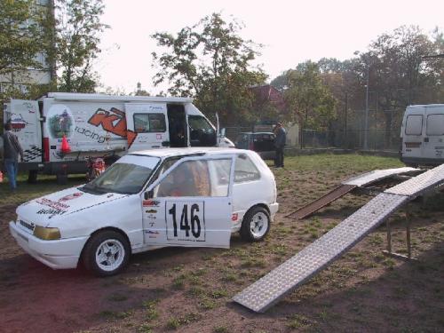 Přijeli i&nbsp;závodníci z&nbsp;FIAT clubu Droužkovice se&nbsp;svým velice rychlým autem na&nbsp;závody do&nbsp;vrchu