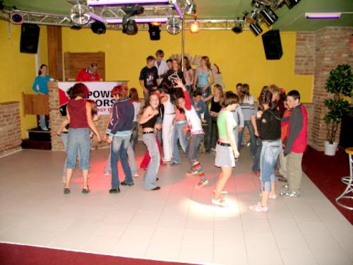 2.5.2006 - Na&nbsp;rozlučkové diskotéce a&nbsp;na bowlingu v&nbsp;Merkuru v&nbsp;předvečer odjezdu našich srbských přátel.